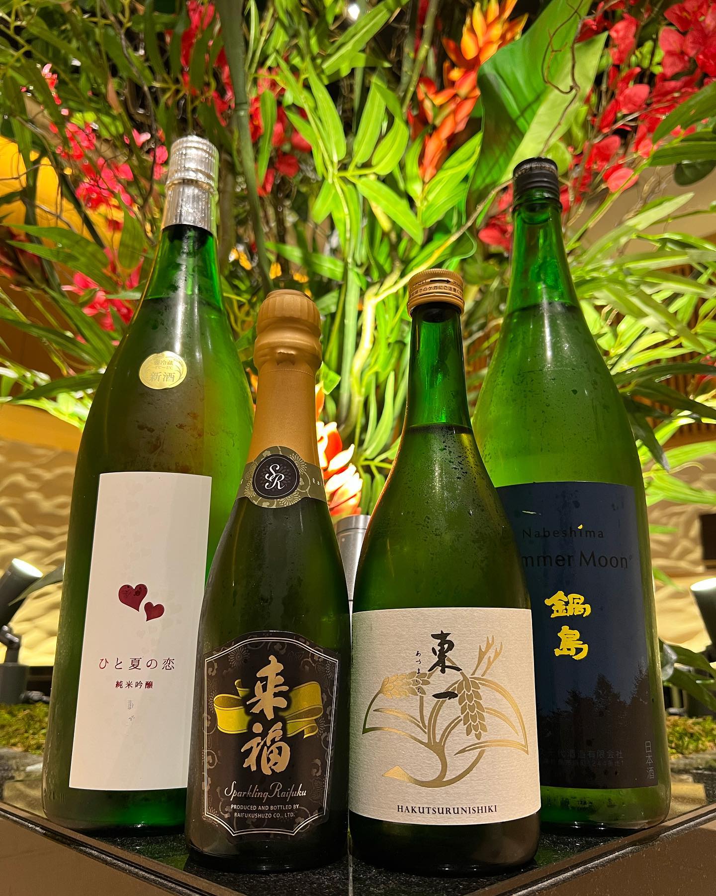 最近は夏酒を中心にスパークリングの日本酒など、すっきりとした味わいの日本酒を中心にラインナップしております。

寿司ネタも、新子やコチ、とうもろこしはかき揚げにしてご用意しております。

この時期ならではのお酒と食材を取り揃えてお待ちしております。